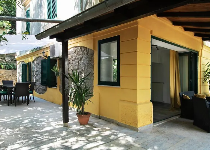 Nico, Volosko, Pet Friendly Apartment *